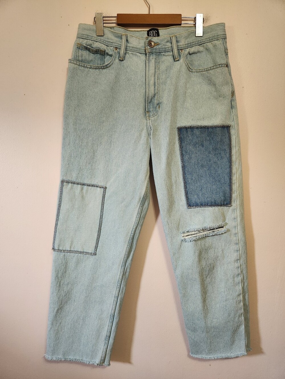 BDG Urban Outfitters Bow Fit Patchwork Distressed Light Wash Cropped Jeans Sz 31